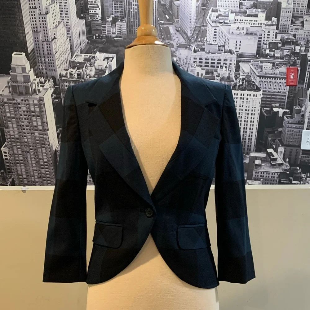 Elizabeth & James Navy/black Buffalo Plaid 3/4 sleeve crop blazer, Size 6 - Picture 1 of 10
